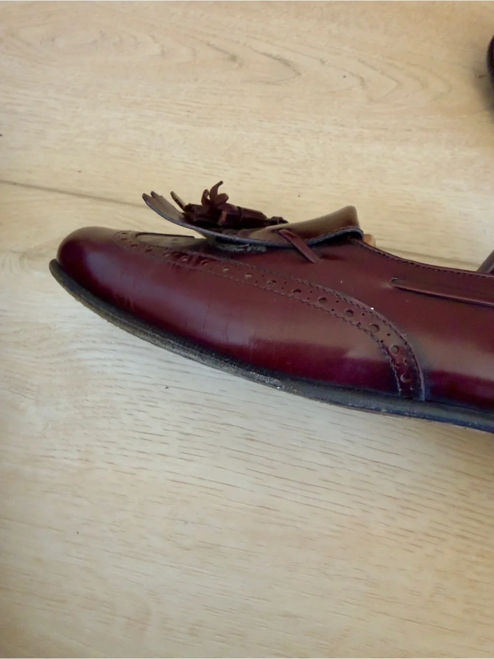 Salvatore Ferragamo Men's Dark Burgundy Tassel Loafers Lucas Bordeaux Size 8D